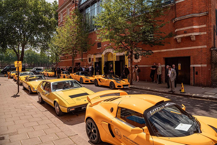 Có nhiều mẫu xe điển hình của Lotus trong đoàn xe, tạo nên hình ảnh đặc sắc gợi nhớ đến những mốc son thời hoàng kim của Lotus trong đua xe thể thao.