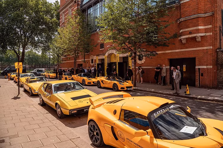 Có nhiều mẫu xe điển hình của Lotus trong đoàn xe, tạo nên hình ảnh đặc sắc gợi nhớ đến những mốc son thời hoàng kim của Lotus trong đua xe thể thao.