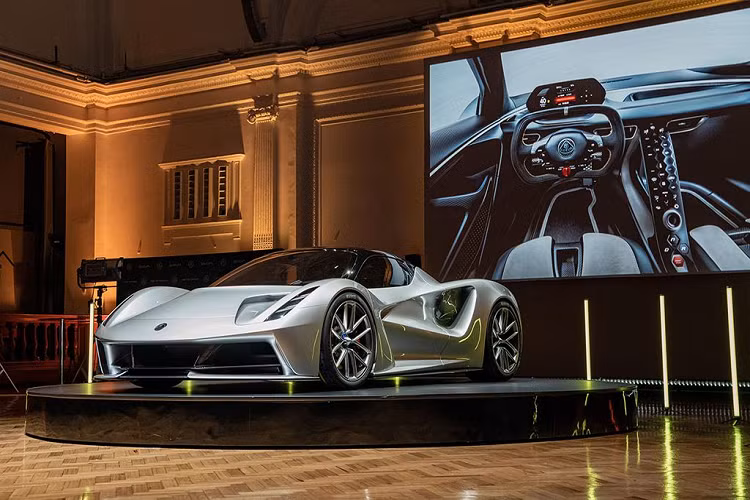 Siêu xe Lotus Evija là chiếc hypercar chạy điện đầu tiên của Anh quốc cũng như của Lotus và đồng thời nó còn là mẫu xe mới đầu tiên của Lotus kể từ khi tập đoàn ôtô Trung Quốc là Geely nắm quyền kiểm soát năm 2017. Tập đoàn này hiện đang nắm trong tay nhiều thương hiệu lớn, như Volvo Cars Group (Volvo Cars và Polestar), Lotus Cars, Proton Cars, LYNK &amp; CO...