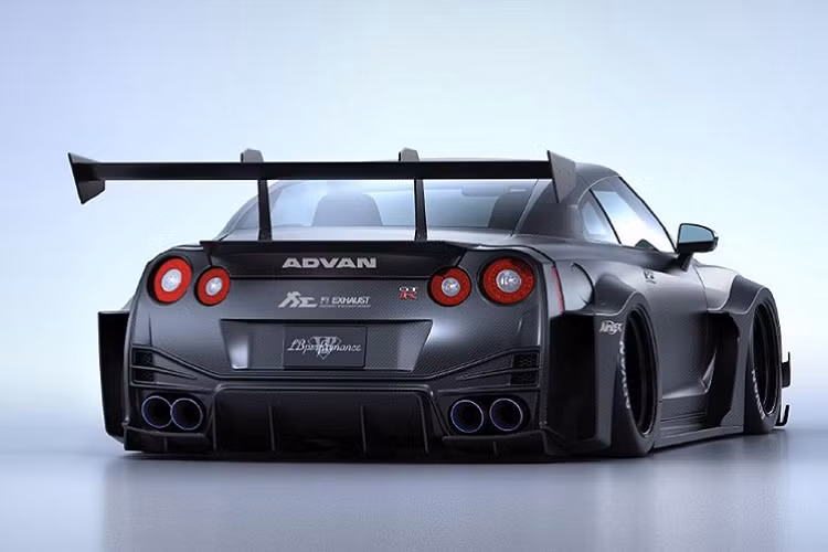 Theo như những hình ảnh được trang cá nhân của CEO Kato Wataru công bố, ta có thể dễ dàng nhận thấy những điểm tương đồng của gói độ này với những gói độ trước đây. Đầu tiên, phần đầu xe vẫn sở hữu phần líp trước kéo dài, lưới tản nhiệt được loại bỏ, để lộ két nước bên trong.