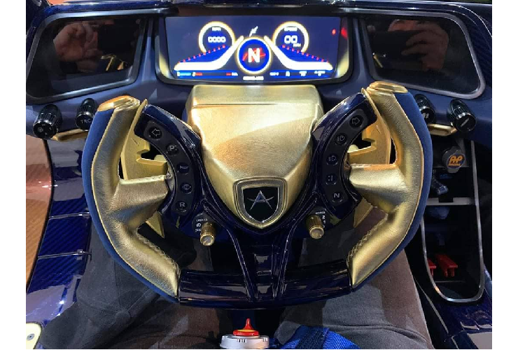 Apollo Intensa Emozione được trang bị động cơ V12 hút khí tự nhiên, dung tích 6,3 lít được thiết kế lại trên nền tảng động cơ từ Ferrari, cung cấp công suất cực đại 769 mã lực và mô-men xoắn cực đại 760 Nm. Xe có khả năng tăng tốc 0 – 100 km/h trong 2,8 giây trước khi đạt tốc độ giới hạn điện tử ở mức 330 km/h.