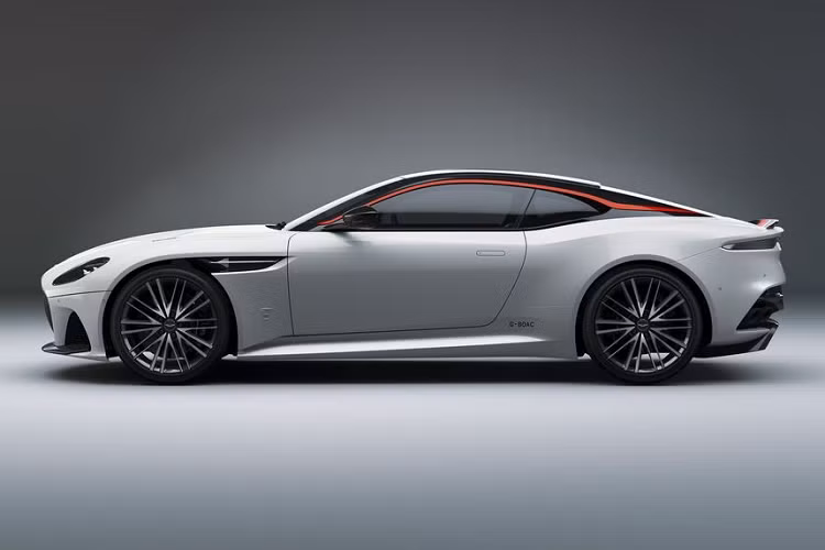 Nó hội tụ đầy đủ các yếu tố tinh hoa không chỉ của Aston Martin mà còn của cả ngành hàng không", ông Andy Palmer cho biết.