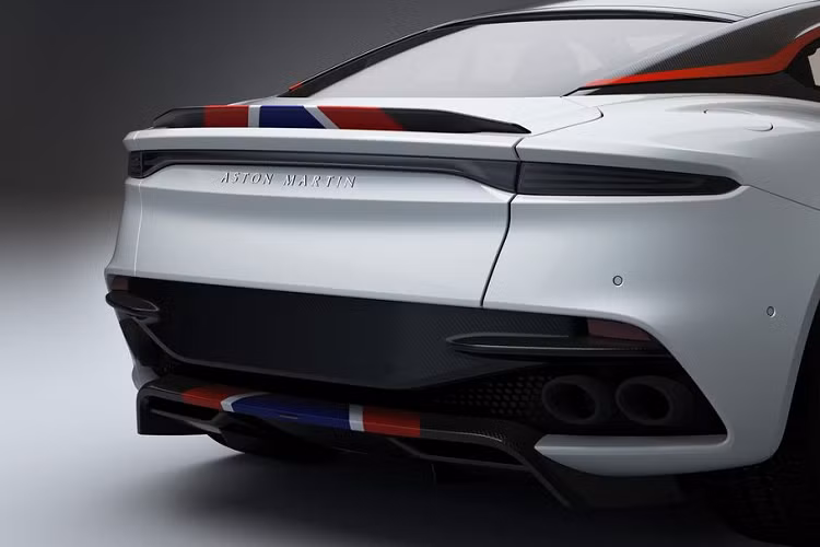 Từ đó, siêu phẩm nước Anh chỉ mất 3,4 giây để tăng tốc từ 0 - 100 km/h trước khi đạt vận tốc tối đa 340 km/h. Cuối cùng, Aston Martin cho biết, một phần số tiền thu được từ việc bán 10 siêu phẩm thuộc phiên bản Concorde sẽ dành cho một tổ chức phi lợi nhuận hỗ trợ trẻ em kém may mắn.