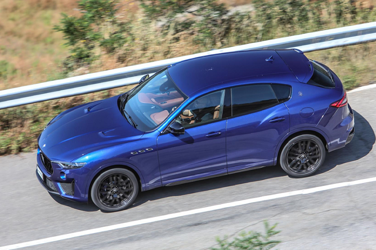 Levante Trofeo đạt công suất 572 mã lực (582 mã lực ở các thị trường ngoài châu Âu), có thể tăng tốc từ 0-100 km/h trong khoảng 4 giây mặc dù trọng lượng của xe lên đến 2,17 tấn. Ferrari chưa có xe SUV, vì thế Levante Trofeo là một lựa chọn rất đáng cân nhắc cho khách hàng vừa yêu Ferrari, vừa yêu nước Italy.