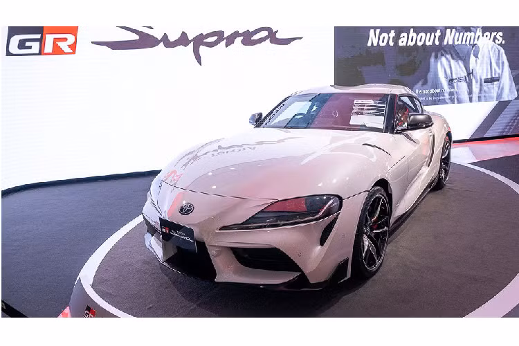 Bên cạnh phiên bản máy I6 3.0L, người anh em của BMW Z4 (G29) mới cũng có phiên bản máy 2.0 lít tăng áp nhỏ hơn mạnh khoảng 195 mã lực + mô-men xoắn cực đại 320 Nm có được từ dải vòng tua 1.450 đến 4.200 vòng/ phút. Giá xe Toyota Supra 2020 tại Thái Lan sẽ bán ra từ 4.999.000 baht (tương đương 3,8 tỷ đồng)