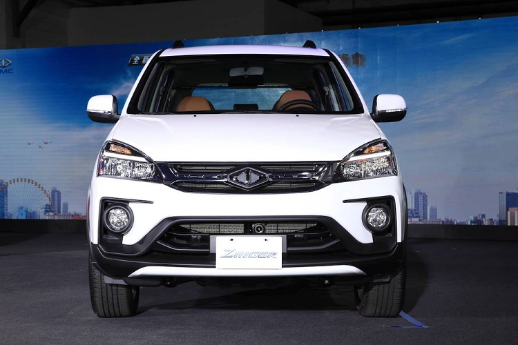 Tại thị trường Đài Loan, Mitsubishi Zinger 2020 thuộc phân khúc MPV và được phát triển dựa trên cơ sở gầm bệ của "người anh em" Challenger hay chính là "kẻ tiền nhiệm" của SUV cỡ trung Pajero Sport.