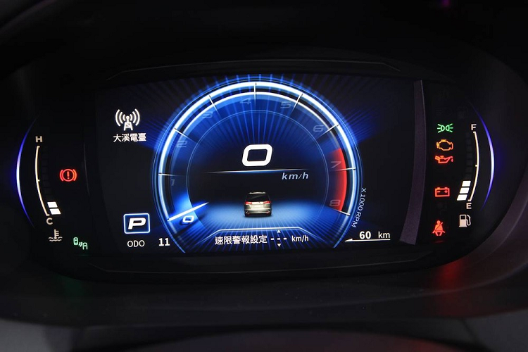 Trước mặt người lái sẽ xuất hiện bảng đồng hồ chuyển từ dạng analogue sang kỹ thuật số hiện đại hơn.