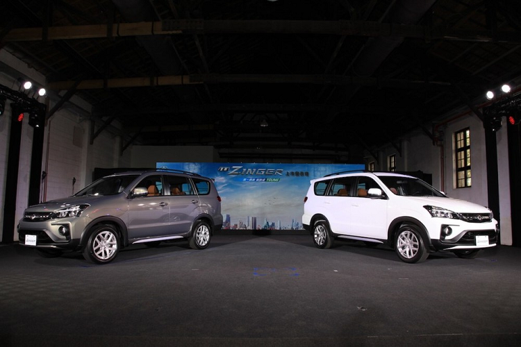 Với người dùng ô tô tại Việt Nam, cái tên Mitsubishi Zinger có lẽ đã không còn xa lạ. Mẫu crossover 8 chỗ này từng lần đầu tiên ra mắt Việt Nam vào năm 2008 nhưng hiện đã bị ngừng phân phối. Trong khi đó, ở một số thị trường khác như Đài Loan, Mitsubishi Zinger 2020 mới tiếp tục "sống dai" và được bổ sung phiên bản mới.