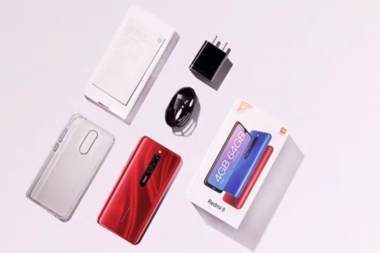 Máy được trang bị hệ thống camera kép với ống kính chính 12 MP và ống kính 2 MP, hỗ trợ đo độ sâu trường ảnh. Đặc biệt, camera của máy sử dụng cảm biến Sony IMX363. Đây là cảm biến được tích hợp trên những mẫu điện thoại đắt tiền hơn như Google Pixel 3a, Mi Mix 3 hay Mi 8.