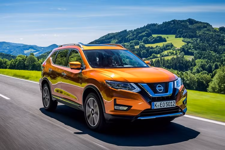 Trong một buổi gặp gỡ nhanh với báo chí, đích thân CEO của Nissan tại châu Âu, ông Gianluca e Ficchy đã cho biết về kế hoạch sắp tới của hãng xe Nhật Bản. Theo đó, Nissan đang gấp rút hoàn thiện những khâu cuối cùng trong dự án đổi mới và kiến tạo lại khái niệm về nhân diện thương hiệu của hãng, trong đó nổi bật là bộ đôi X-Trail thế hệ mới và Qashqai. Dự kiến, cả hai mẫu xe đều sẽ được cho ra mắt trong năm 2021.