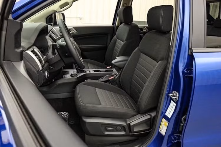 Với toàn bộ các trang bị trên, giá bán Ford Ranger Baja đắt hơn các phiên bản Ranger thường khoảng 10.000 USD (tương đương 233 triệu đồng).