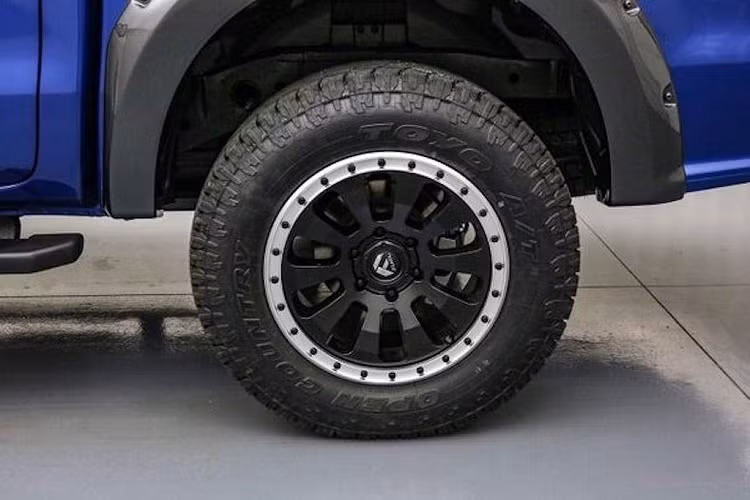 Không có Ranger Raptor, những người thích bán tải hạng trung hiệu năng cao tại Mỹ đã buộc phải tìm cách độ những chiếc Ranger thường. Xuất phát từ nhu cầu này, đại lý Ford Long McArthur ở bang Kansas đã tự tạo ra một phiên bản đặc biệt với tên gọi Ford Ranger Baja.