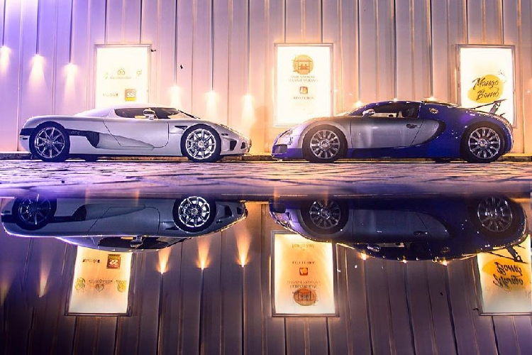 Động cơ đồng hành cùng hộp số sàn 6 cấp cùng hệ dẫn động cầu sau giúp Koenigsegg CCX tăng tốc từ vị trí xuất phát 100 km/h trong thời gian dưới 3 giây trước khi đạt vận tốc tối đa 402 km/h.