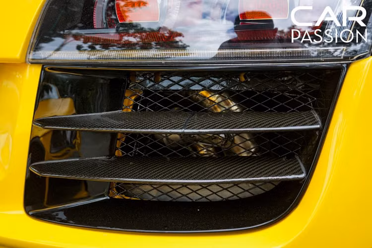 Với góc nhìn ngang, R8 chứng tỏ tại sao mẫu siêu xe này giành được rất nhiều giải thưởng về mặt thiết kế ở thời điểm mới được ra mắt.