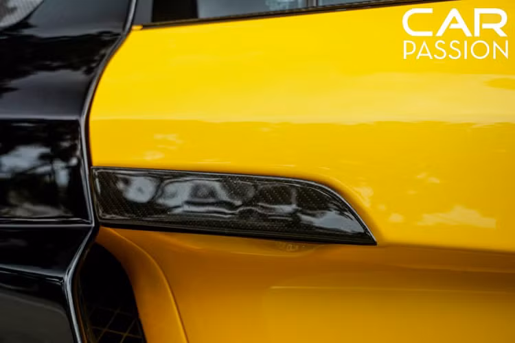 Ngoài ra những bộ phận này còn được phục hồi lại ở trạng thái tốt nhất và phủ bóng hoàn toàn.