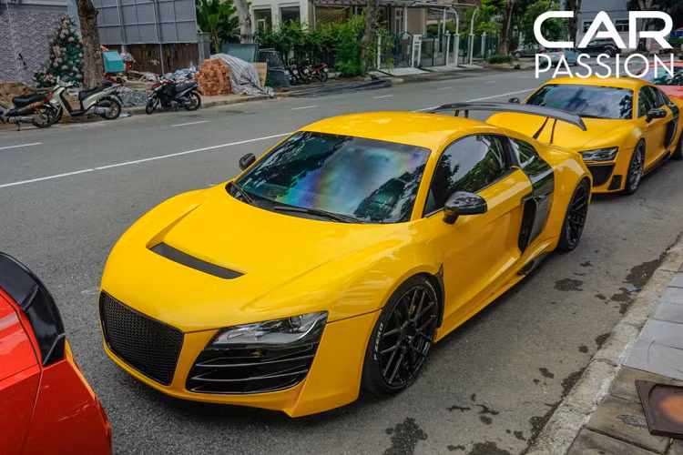 Chiếc Audi R8 xuất hiện trong bài viết là một ví dụ, trước khi trải qua quá trình trùng tu tại một garage có tiếng khu vực quận Bình Thạnh thì rất nhiều chi tiết trên xe cho thấy sự xuống cấp, động cơ của xe cũng không còn hoạt động trơn tru như trước.