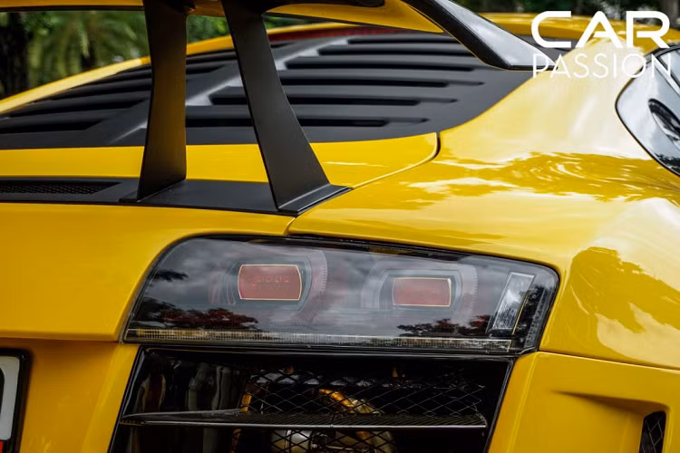 Đèn pha phía trước được tích hợp một dãy đèn LED chiếu sáng ban ngày sắc sảo, đi cùng với đó là chóa đèn kép ở đèn hậu cũng được tân trang lại để mang đến hiệu quả chiếu sáng tốt hơn.