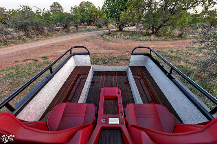 Về phần công nghệ, nếu chiếc xe này thực sự được tạo ra, nó sẽ có trong mình bộ vi sai điện, chống trượt. Cùng với đó, kiểu trục off-road “portal axle” (trục xe nằm cao hơn ổ trục bánh xe) cũng sẽ được trang bị nhằm giúp chiếc xe vận hành tốt hơn trên nhiều điều kiện đường. Động cơ cũng sẽ được nâng cấp.