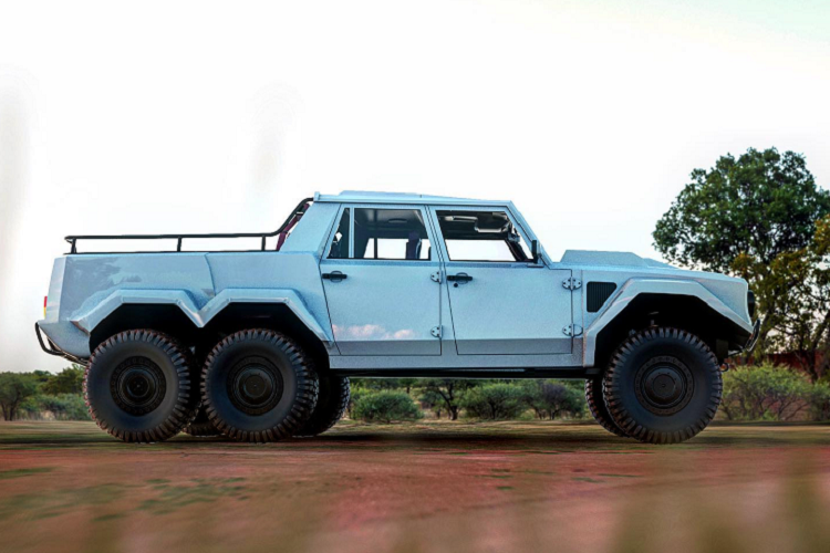 Giống với những sản phẩm 6×6 gần đây như Hennessey Goliath 6×6, Mercedes-Benz G63 AMG 6×6 hay Hennessey F-150 Velociraptor, LM002 cũng được xây dựng theo phong cách hầm hố, góc cạnh. Bánh xe off-road cỡ lớn đi cùng hệ thống treo hành trình dài, nâng cao và tạo nhiều khoảng sáng gầm hơn. Cùng với đó, phần đuôi xe được kéo dài để phù hợp với trục bánh thứ 3.