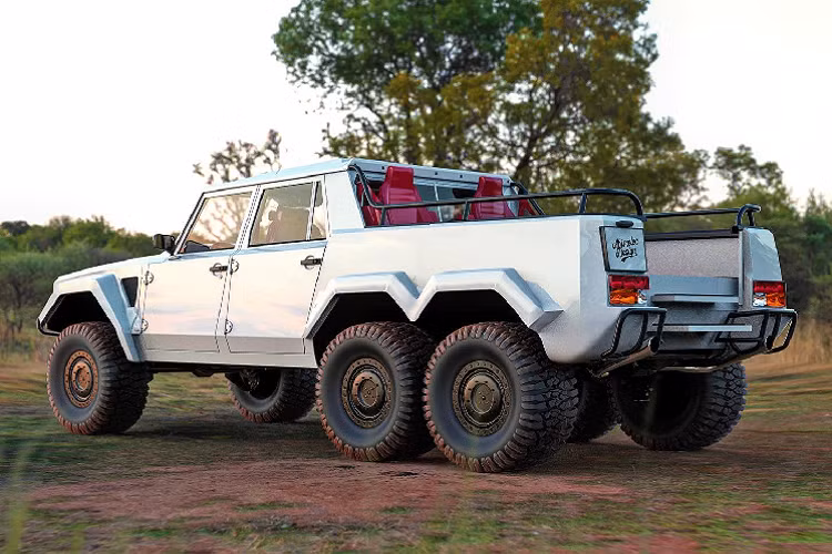 Tuy chỉ là một bộ ảnh render (hình chỉnh sửa vi tính) nhưng chiếc xe này dễ dàng khiến nhiều người tưởng là thật. Nếu trước đây, Quốc vương Brunei từng sở hữu một chiếc LM002 độ lại theo kiểu station wagon, thì bây giờ, nhất là khi phong trào độ xe lên thành 6×6 đang nở rộ, thì không có gì chắc chắn rằng trong tương lai đây chỉ là một bộ ảnh vi tính.