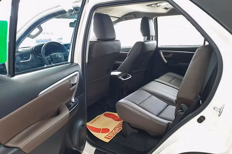 Chính vì lẽ đó, Fortuner luôn là lựa chọn hàng đầu đối với các đối tượng khách hàng có xu hướng mua xe theo kiểu “ăn chắc mặc bền”.