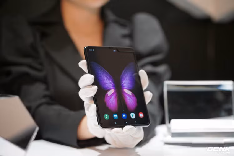 Galaxy Fold ra mắt tại Việt Nam, giá 50 triệu đồng - Hình 2 Galaxy Fold ra mat tai Viet Nam, gia 50 trieu dong-Hinh-2