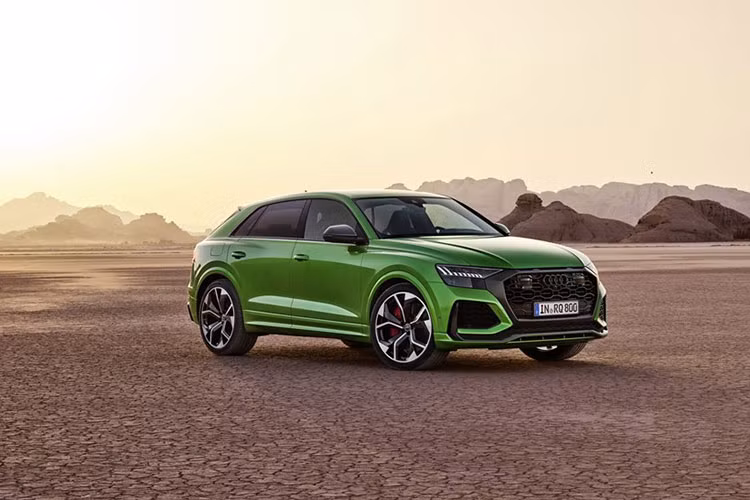 Bên cạnh mẫu e-tron Sportback, Audi RS Q8 2020 mới cũng rất đáng chú ý tại Triển lãm LA lần này. Sở hữu khối động cơ Twin-turbo 8 xy lanh và hệ dẫn động &amp; đánh lái 4 bánh Quattro, RS Q8 vừa xác lập kỷ lục trở thành chiếc SUV nhanh nhất khi hoàn thành đường đua Nurburgring với tổng thời gian chính thức 7 phút 42.2 giây.