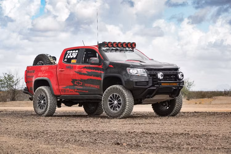 Hãng xe Mỹ cho biết, mẫu Chevrolet Colorado 2021 mới sẽ ra mắt công chúng lần đầu tiên tại Giải đua xe địa Method Race Wheels Laughlin Desert Classic vào ngày hôm nay 10/10, do Hall Racing điều khiển.