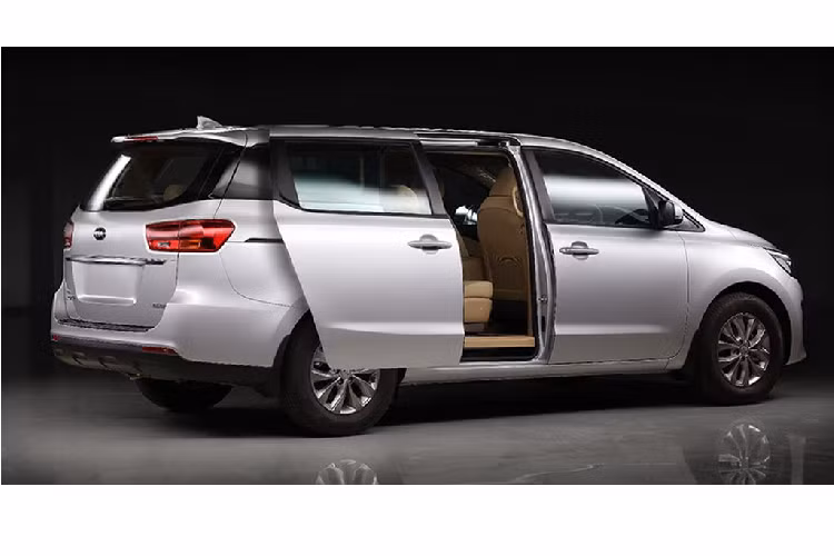 Đi kèm với đó là trang bị hộp số tự động 8 cấp, hệ dẫn động cầu trước và chế độ lái thể thao.