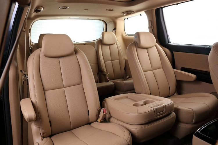 Các trang bị này có thể kể tới như: Hệ thống cân bằng điện tử ESC, hệ thống chống lật TCS, hệ thống hỗ trợ khởi hành ngang dốc HAC, hệ thống chống bó cứng phanh ABS, hệ thống giải trí kết nối điện thoại thông minh qua Apple CarPlay và Android Auto, bộ mâm 18 inch.