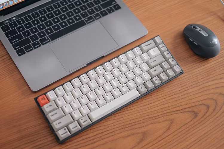 Nguoi Viet dung do Apple bi doi xu bat cong hon Singapore