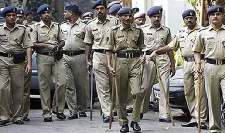 Nhom 5 nguoi dan ong cat phang mui be gai vi bat coc hut