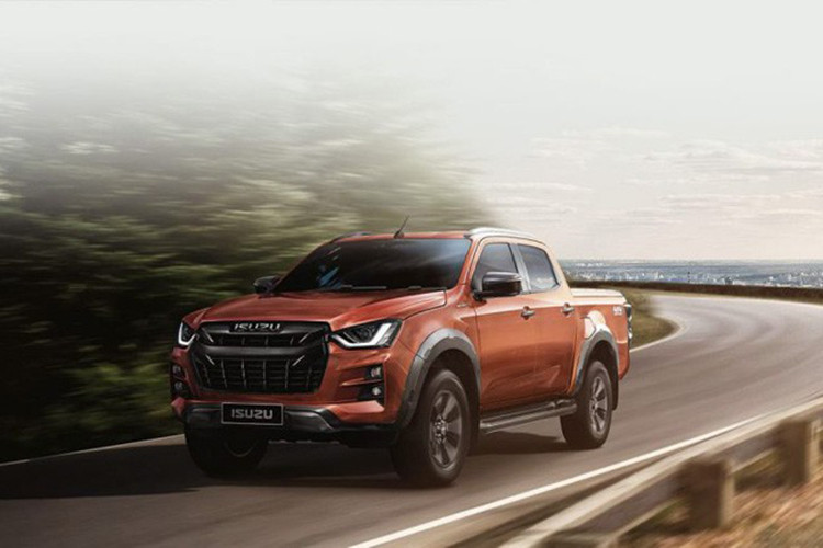 Mẫu xe bán tải này sẽ chính thức được bán ra tại Thái Lan vào ngày 19/10 tới đây. Giá bán Isuzu D-MAX 2020 hoàn toàn mới niêm yết là 510.000 Bath (tương đương khoảng 392 triệu đồng) cho bản tiêu chuẩn và 1.164.000 Bath (khoảng 896 triệu đồng) cho bản cao cấp nhất.