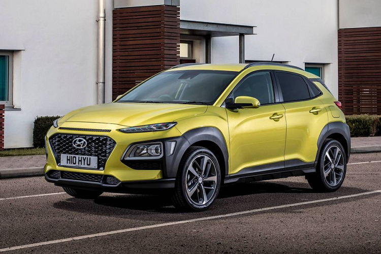 Giống như các mẫu Play khác, Hyundai Kona Play mới đi theo công thức: kết hợp cấu hình trang bị cao với giá bán thấp hơn. Vì vậy, những chiếc Kona Play chính xác là một phiên bản nhiều tính năng hơn của Kona SE.