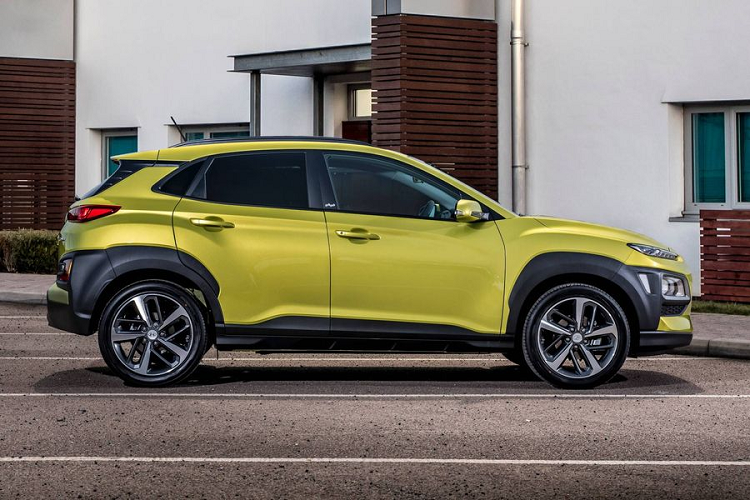 Xe hiện đã có sẵn để đặt hàng ở Anh, giá bán Hyundai Kona Play từ 18.355 bảng Anh (tương đương 515,9 triệu đồng).
