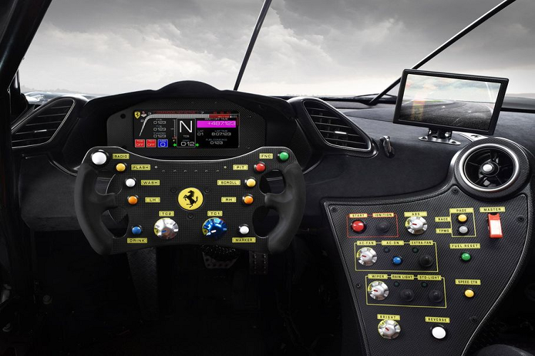 Hiện tại, Ferrari và Pirelli đang cùng hợp tác, nghiên cứu chuyên sâu để phát triển 1 thế hệ lốp mới cho những chiếc xe đua. Còn về 488, chiếc xe này được trang bị hệ thống điều khiển thế hệ mới mang tên E-Diff3 &amp; F1-TCS, phát triển dựa trên công nghệ Kiểm soát Trượt cạnh (SSC). Cuối cùng, một số tinh chỉnh cũng xuất hiện trên 1 chiếc vô lăng khá lạ lẫm.