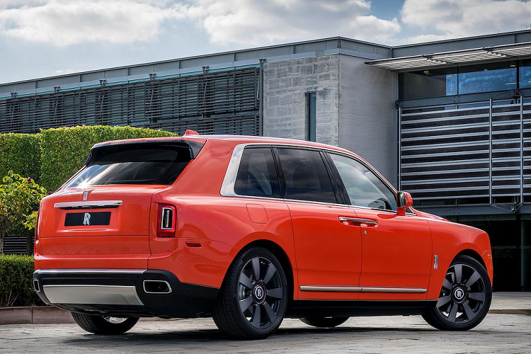 Đây là lần thứ 10 Rolls-Royce phát triển và dành riêng một màu sắc cho Michael Fux - một khách hàng trung thành của bộ phận cá nhân hoá Bespoke. Đáng chú ý là ông đã có tổng cộng 12 chiếc xe siêu sang Rolls-Royce.