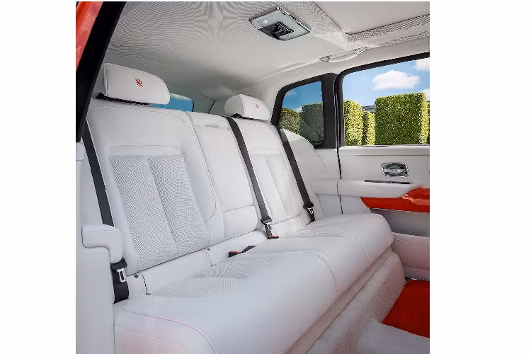 Hiện tại, Michael Fux là người sở hữu độc quyền nhiều màu sắc nhất trong số mọi khách hàng của Rolls-Royce Bespoke trên toàn Thế giới, và khả năng cao là bộ sưu tập Rolls-Royce sặc sỡ của ông sẽ không chỉ dừng lại ở con số 12! 