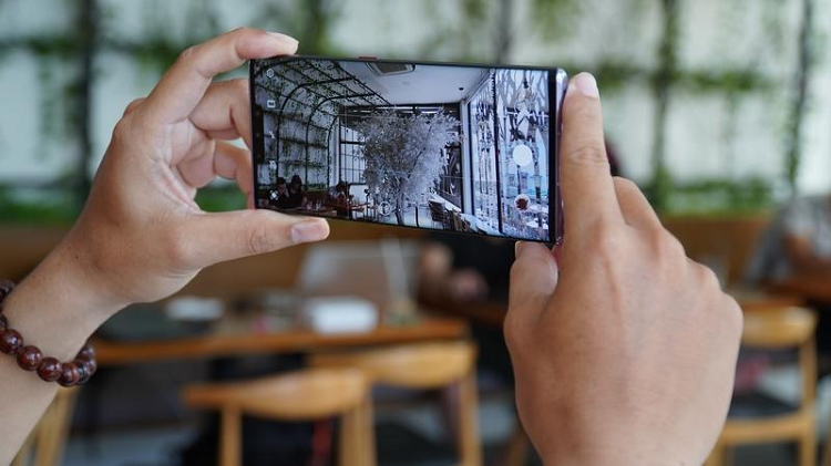Huawei Mate 30 Pro 5G chiem ngoi vuong lang nhiep anh di dong-Hinh-2