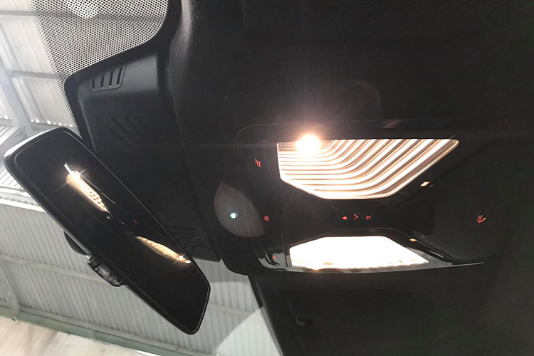 Hiện tại, BMW 640i Gran Turismo 2018 được nhập khẩu tư nhân về Việt Nam đang được rao bán với mức giá ‘’thách cưới’’ 6 tỷ đồng.