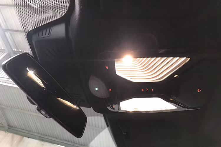 Hiện tại, BMW 640i Gran Turismo 2018 được nhập khẩu tư nhân về Việt Nam đang được rao bán với mức giá ‘’thách cưới’’ 6 tỷ đồng.