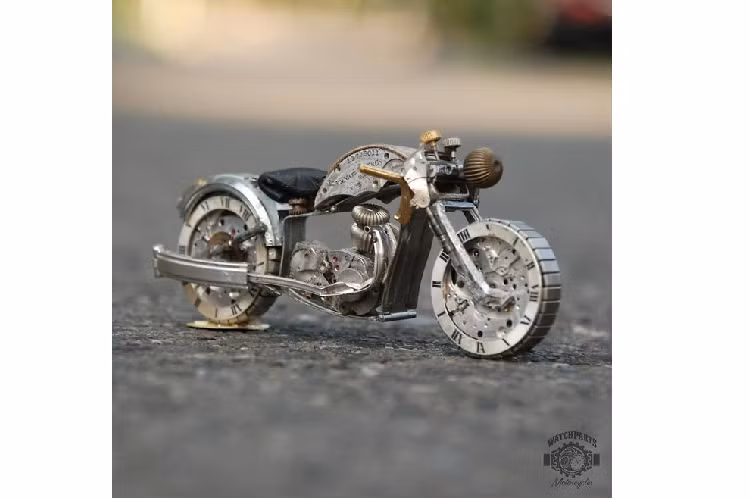 Mỗi tác phẩm sẽ mất từ 30-50 giờ để hoàn thành, tùy thuộc vào kích thước và độ phức tạp. Trong vài năm qua, Dan chủ yếu sáng tác những món đồ mang tính biểu tượng như đầu lâu, tượng mini, máy ảnh và các nhân vật trong Star Wars.