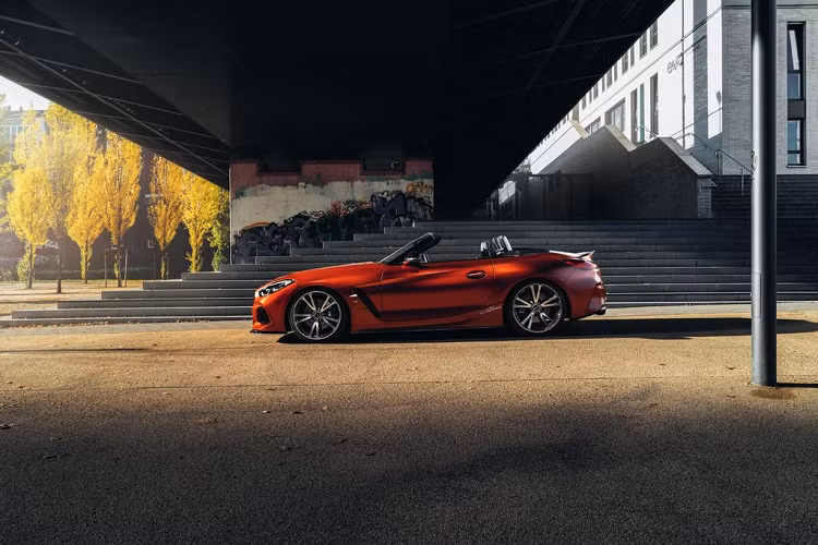 Để tạo sự khác biệt về độ êm ái và cảm giác vào cua, AC Schnitzer trang bị cho Z4 Roadster hệ thống treo lo xo RS với khả năng điều chỉnh độ cao, khiến chiếc xe thấp hơn 25 mm so với bản tiêu chuẩn.