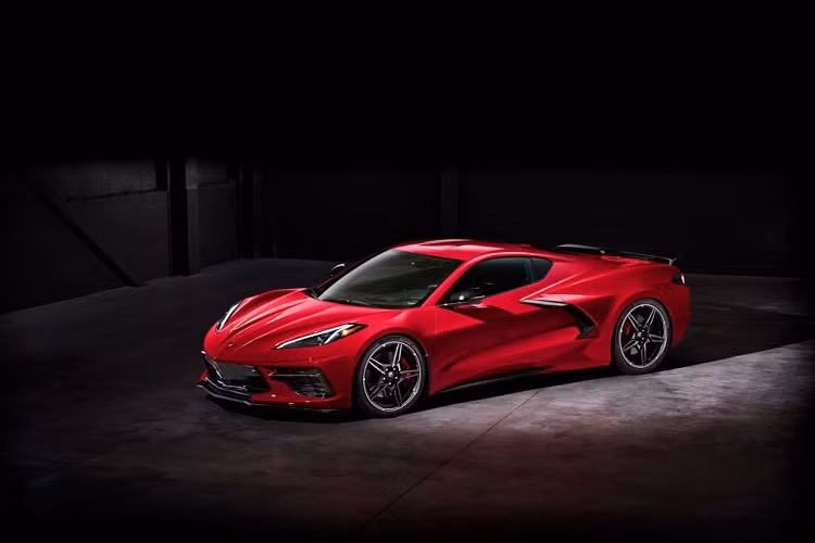 Bên cạnh các tân trang về kiểu dáng, Chevrolet Corvette C8 2020 mới còn được trang bị hệ thống làm mát, tinh chỉnh tỉ lệ trục và bộ vi sai chống trượt điện tử.