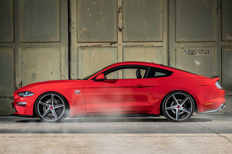 Wolf Racing cho biết hãng chỉ sản xuất đúng 7 chiếc xe cơ bắp Ford Mustang “One of 7”, giống với tên gọi của nó. Mỗi chiếc cũng sẽ có giá không rẻ, ở mức 94.440 Euro (khoảng 106.197 đô-la, 2,5 tỷ đồng).