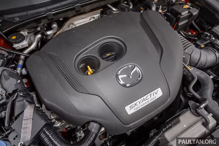 Động cơ này mạnh hơn so với động cơ SkyActiv-G 2.0L và 2.5L Skyactiv hút khí tự nhiên (N/A) đang được phân phối tại Việt Nam có công suất tối đa 153 và 188 mã lực. Động cơ 2.5L sử dụng tăng áp cổng nạp kép (twin-scroll) với công nghệ biến thiên (Dynamic Pressure Turbo).