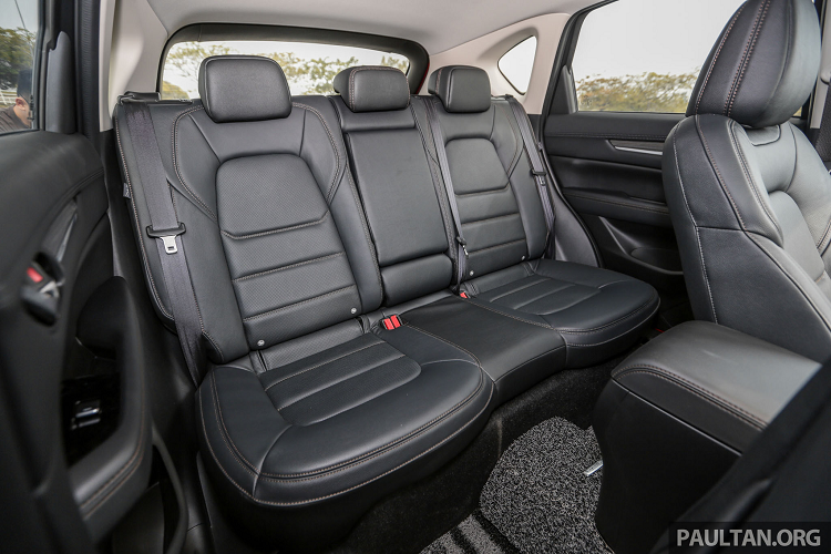 Để đảm bảo an toàn, tất cả các biến thể đều được trang bị 06 túi khí (phía trước, bên hông và rèm), cân bằng điện tử (DSC), kiểm soát lực kéo (TCS), loạt phanh ABS, EBD,BA, tín hiệu dừng khẩn cấp (ESS), khởi hành ngang dốc (HLA) và neo ghế trẻ em Isofix,...