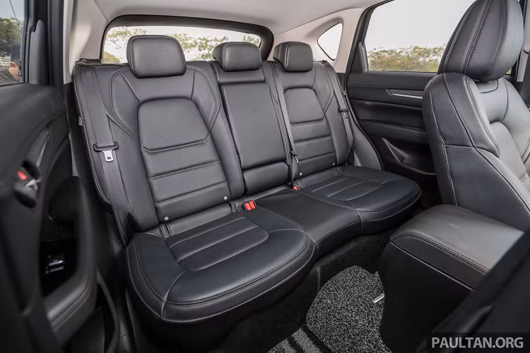 Để đảm bảo an toàn, tất cả các biến thể đều được trang bị 06 túi khí (phía trước, bên hông và rèm), cân bằng điện tử (DSC), kiểm soát lực kéo (TCS), loạt phanh ABS, EBD,BA, tín hiệu dừng khẩn cấp (ESS), khởi hành ngang dốc (HLA) và neo ghế trẻ em Isofix,...