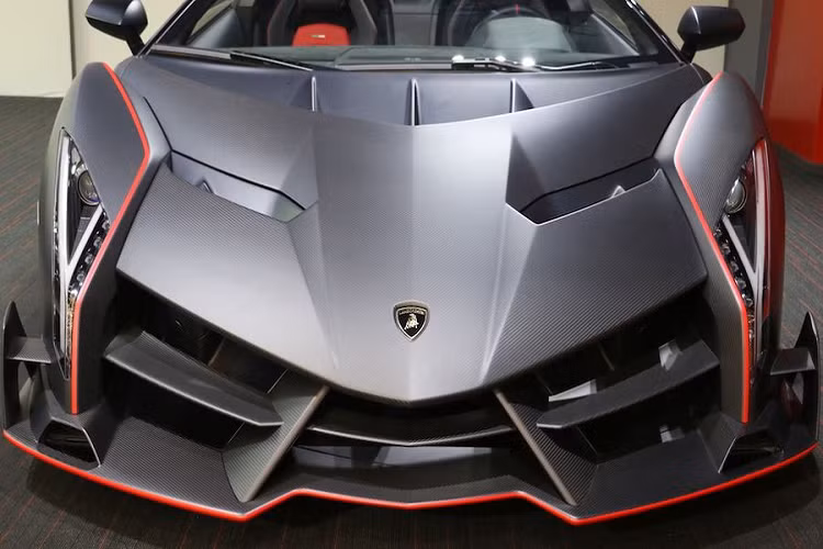 Veneno Roadster không chỉ hiếm mà còn là một trong những chiếc xe nhanh nhất mà Lamborghini từng sản xuất.