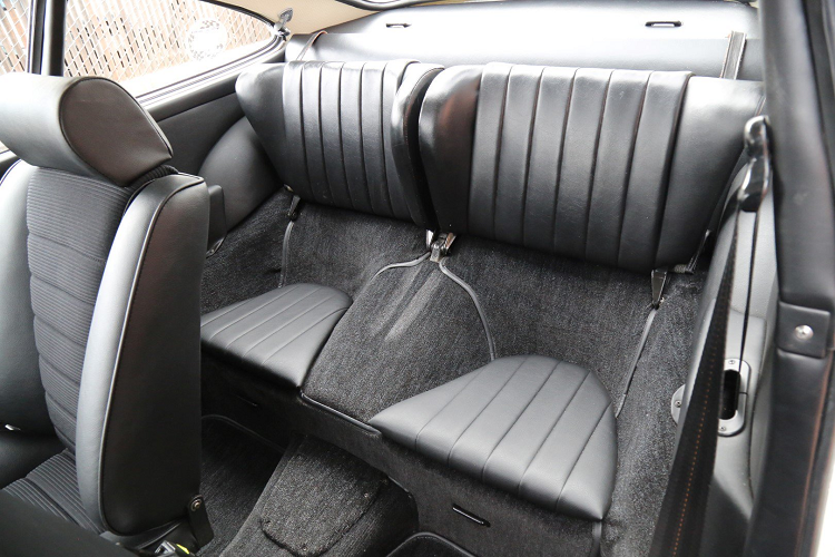 Hàng ghế sau xe Porsche 911 Carrera RS 2.7 1973